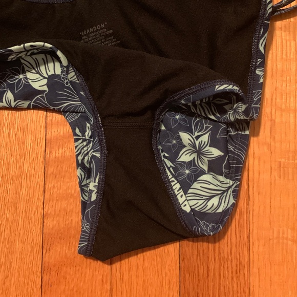 Jolyn Brandon onsie - size 36 - Picture 5 of 5